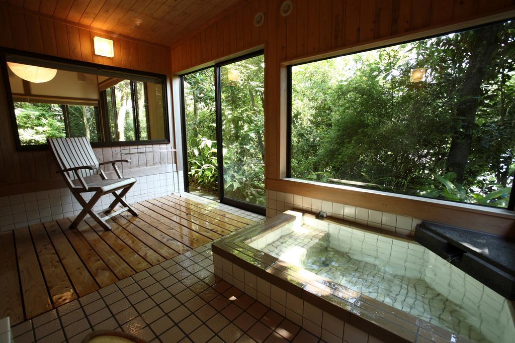 Onsensui Pool & Fufu Rotenburo No Hanareyado Yurian Ibusuki Buitenkant foto