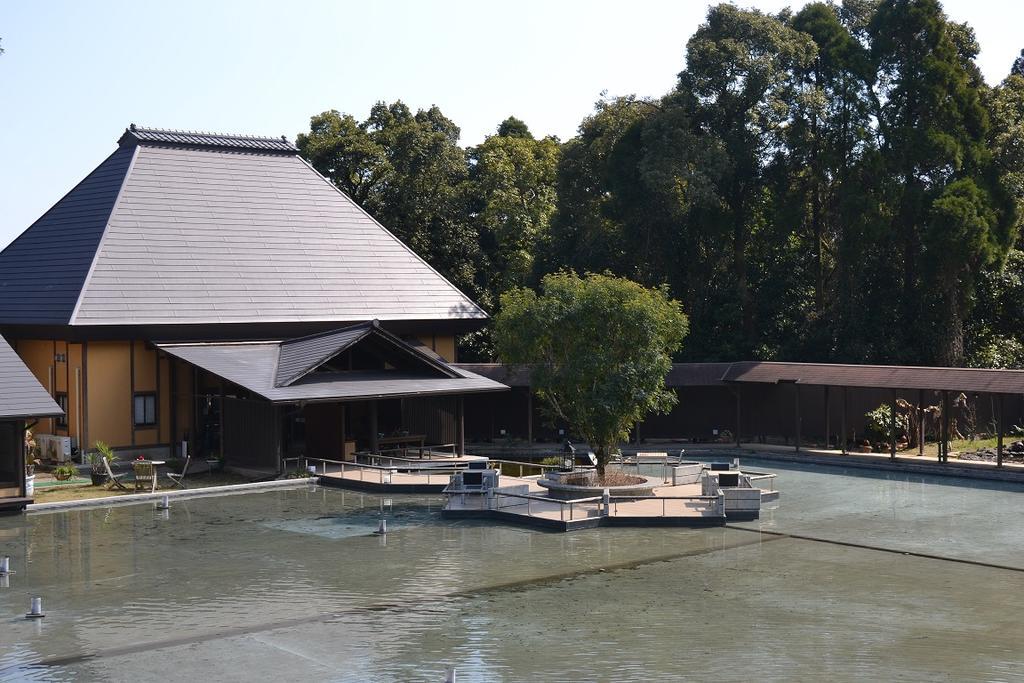 Onsensui Pool & Fufu Rotenburo No Hanareyado Yurian Ibusuki Buitenkant foto